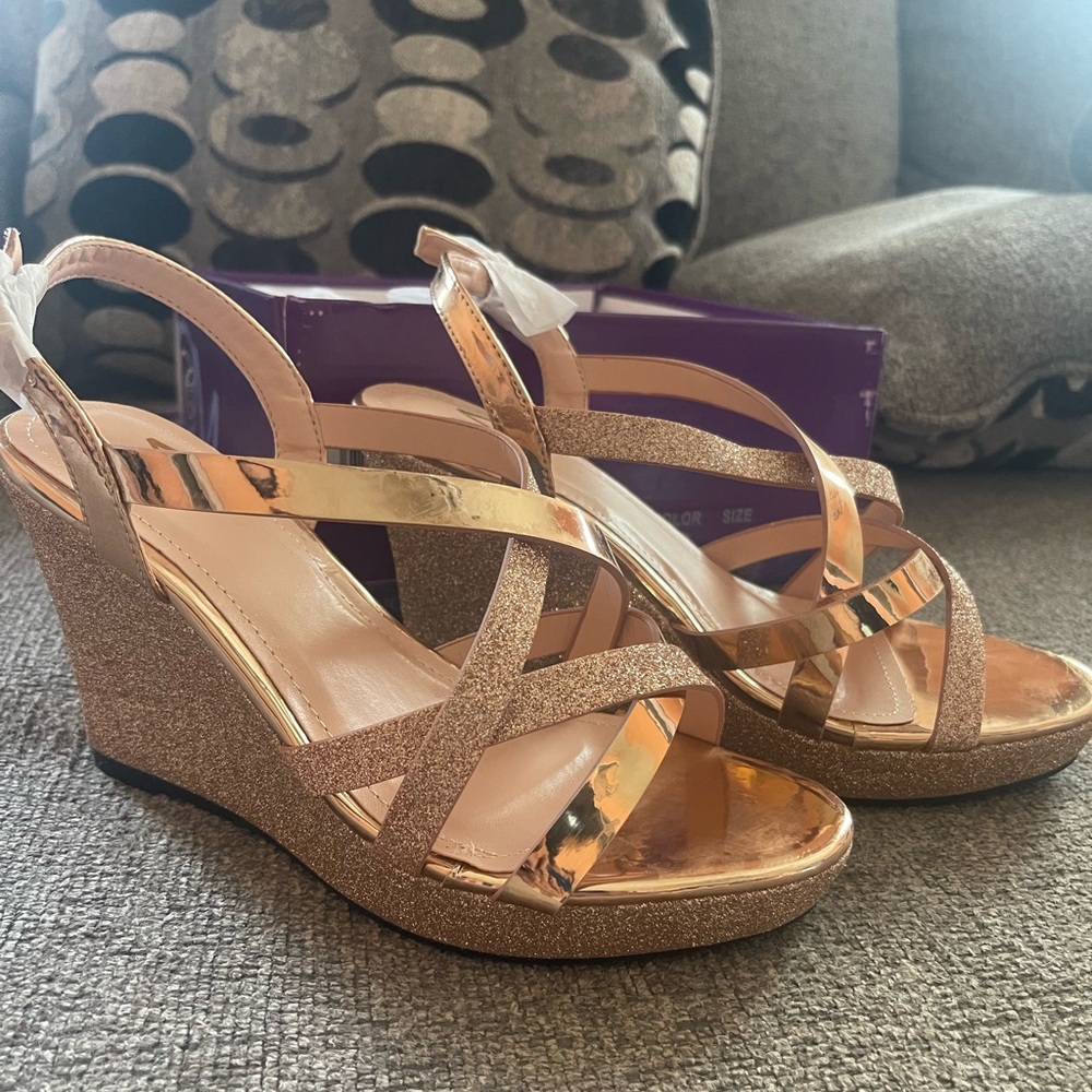 Rose-gold glittery wedges